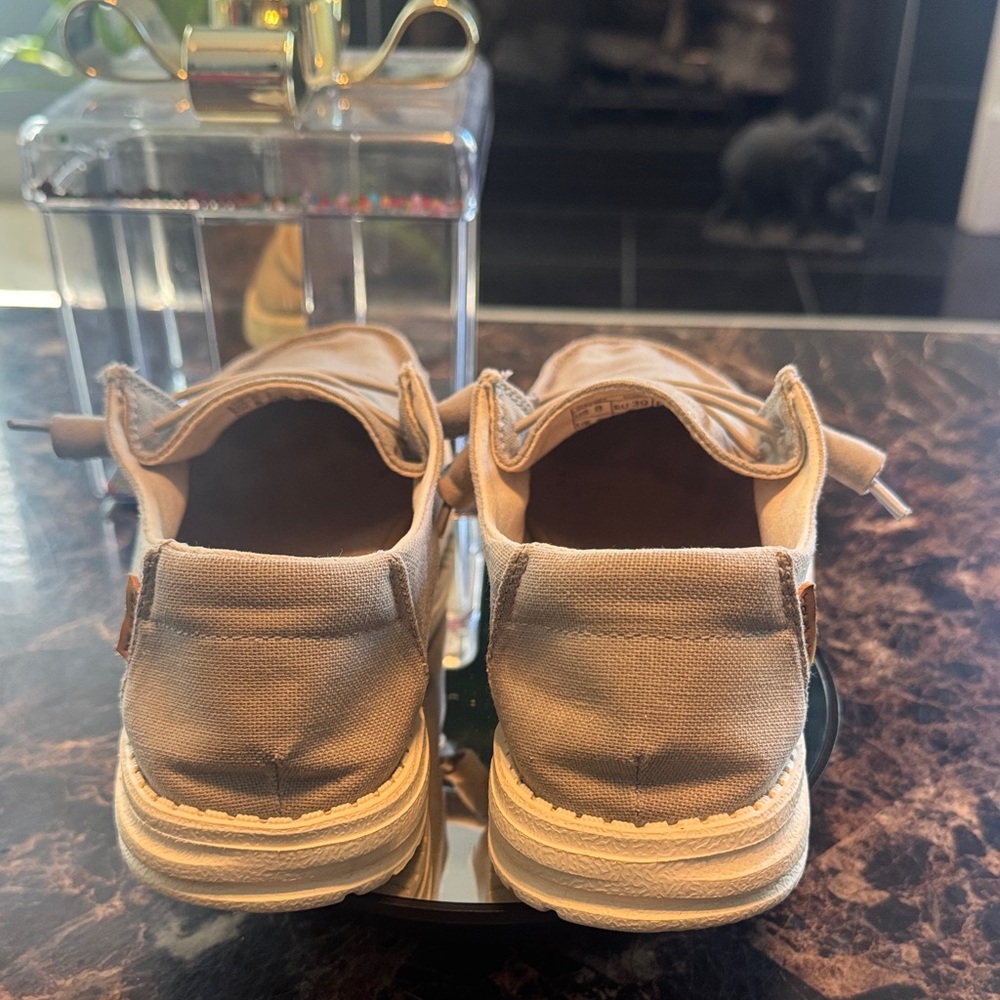 “SOLD” Hey Dude Wendy Chambray Light Grey Loafers - Women’s Size 8 - Picture 8 of 10